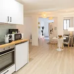 #16 1Bdr Flower Market, Old Town, 1Min Beach Ac